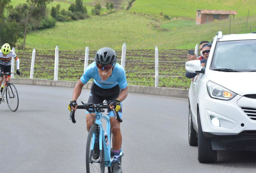 Los jóvenes promesas del ciclismo ecuatoriano brillan en el Tour.