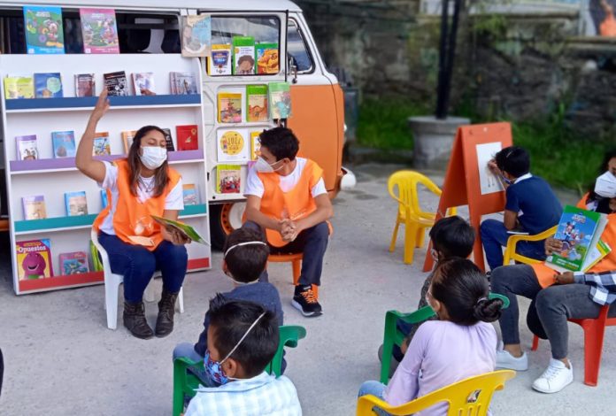 Biblioteca móvil para niños se estrenó en Quito