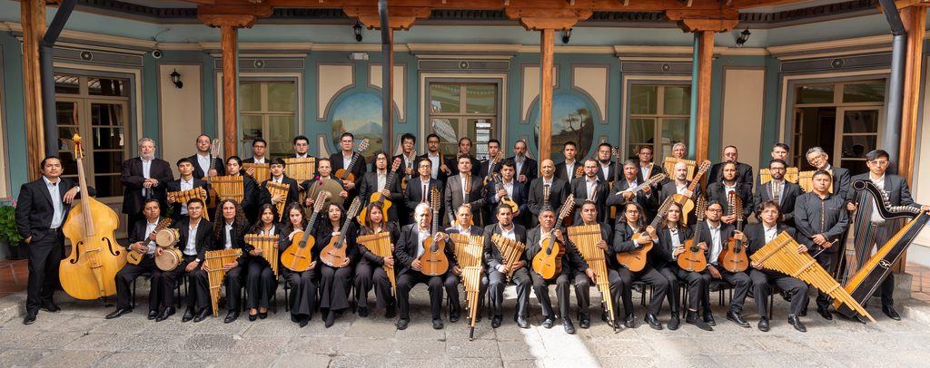 Retratos oficiales de la Orquesta de Instrumentos Andinos de la Fundación Teatro Nacional Sucre en el Centro Cultural Mama Cuchara